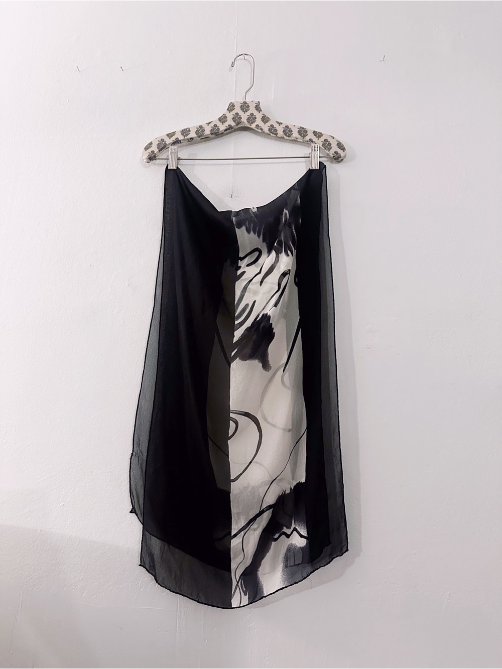 Vintage Abstract Printed Paintery Artist Silk Black White - Picture 4 of 4